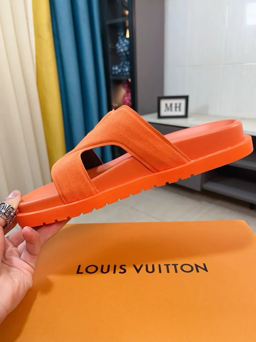 Men's shoes 💰300🌹🌹【LV】Multi-color new men's slippers, original top quality version, original special frosted cowhide➕sheepskin inner and side, non-slip combination sole, more stable walking, more comfortable and lightweight, high-end and generous, size: 38~44